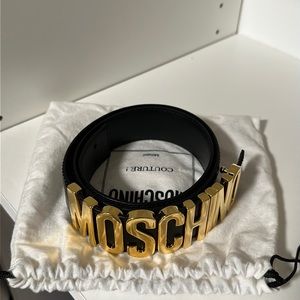 Authentic Moschino Belt, only worn a couple times , great condition!